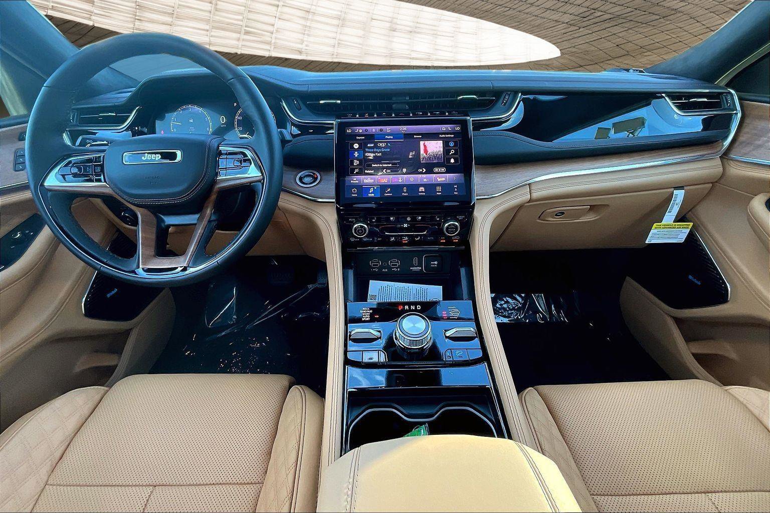 New 2025 Jeep Grand Cherokee Summit image 5