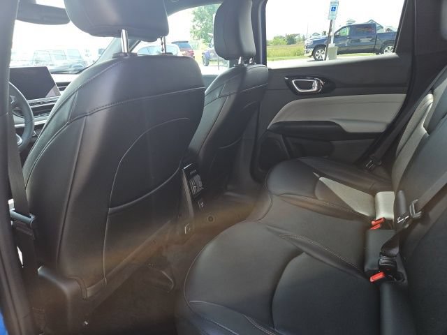 Used 2023 Jeep Compass Limited AWD/4WD image 17