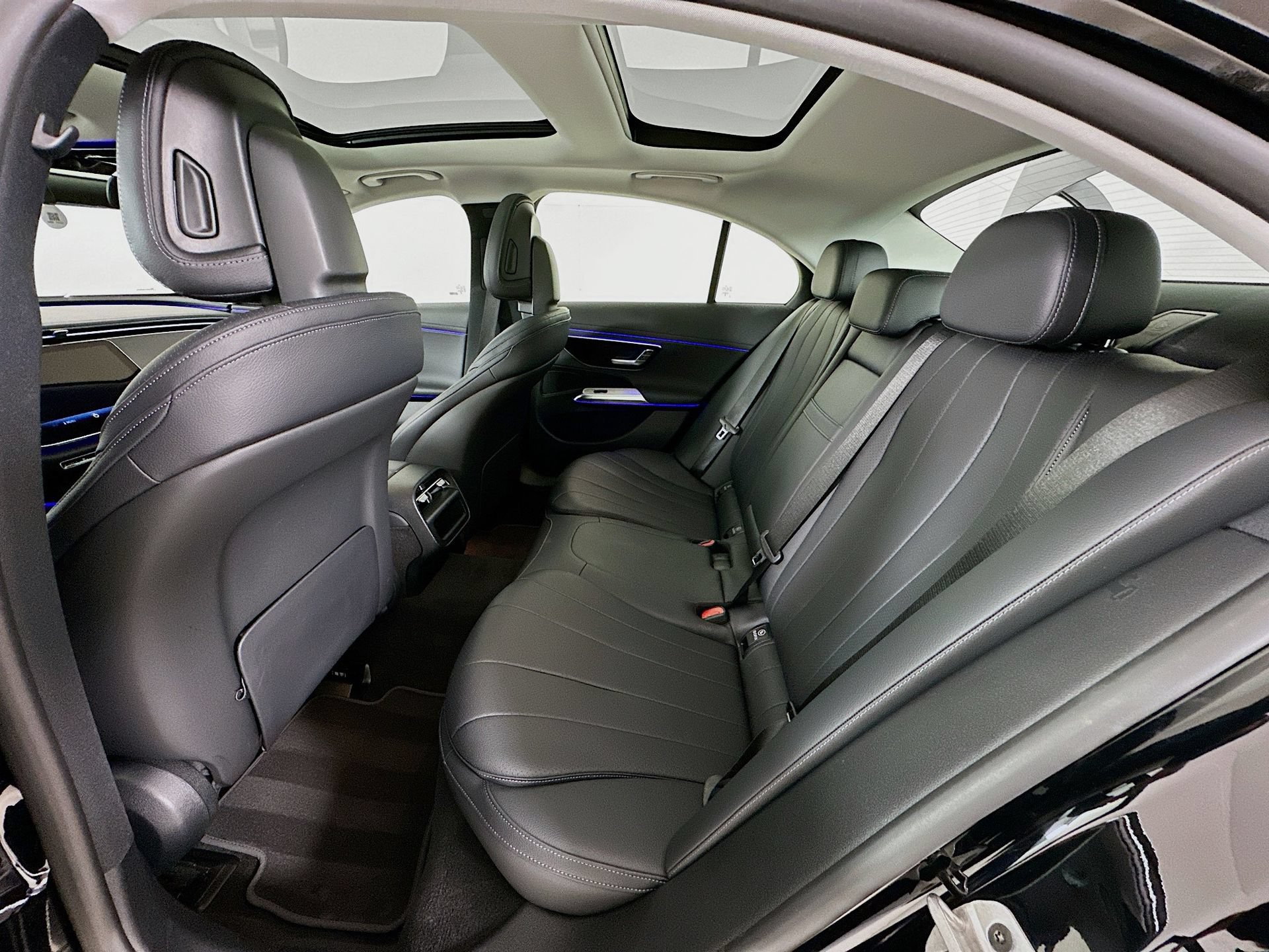 Certified 2025 Mercedes-Benz E 350 4MATIC Sedan image 27