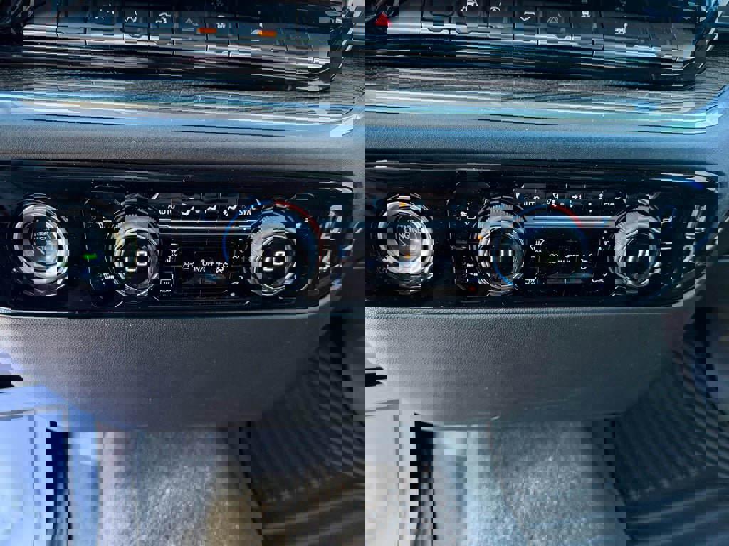 Used 2023 Chevrolet Silverado 1500 RST image 18