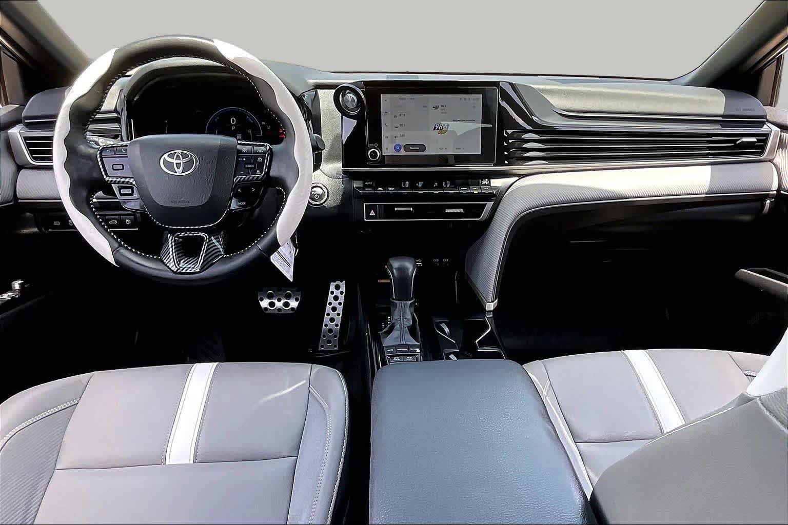 Used 2025 Toyota Camry SE FWD image 11