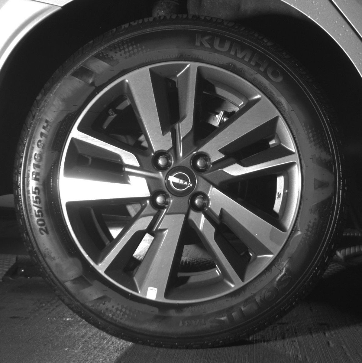 Used 2025 Nissan Versa SV image 15