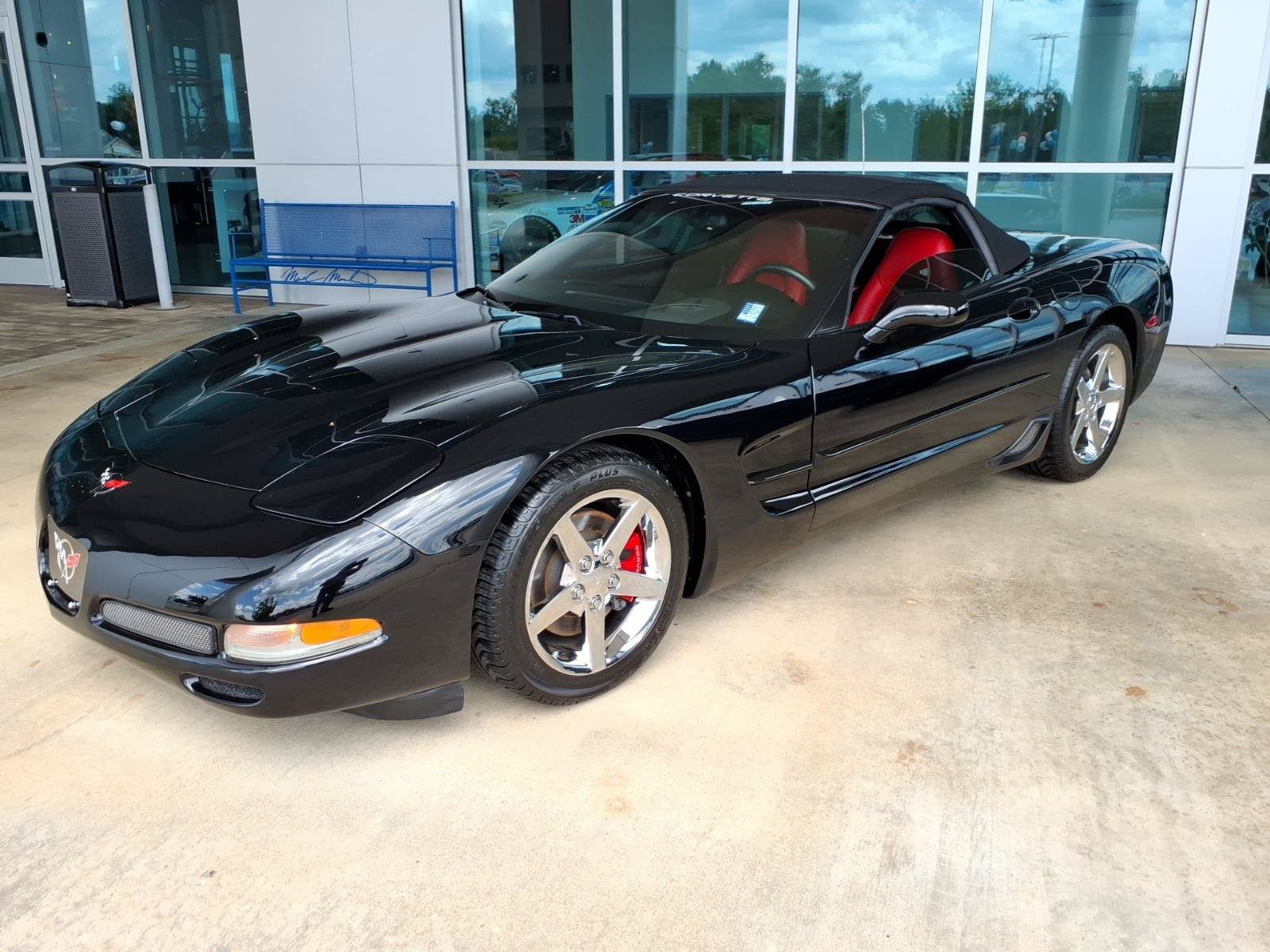Used 2004 Chevrolet Corvette Convertible w/ Preferred Equipment Group RWD image 3