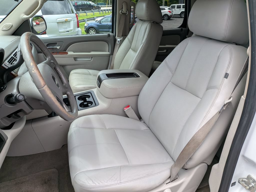 Used 2013 Chevrolet Tahoe LT RWD image 19