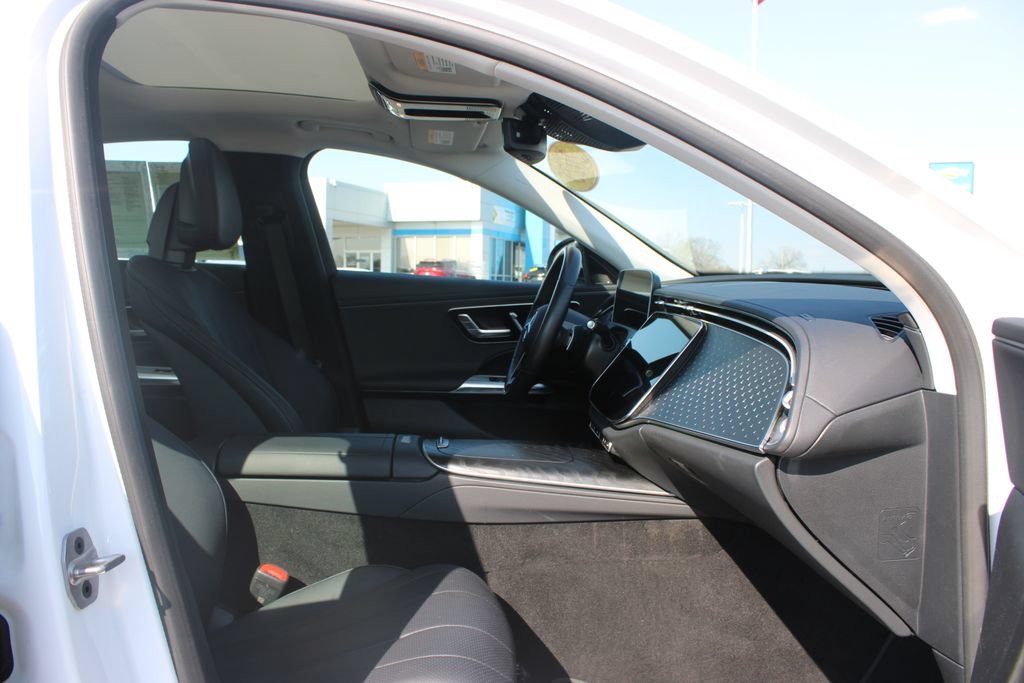 Used 2025 Mercedes-Benz E 350 Sedan image 28