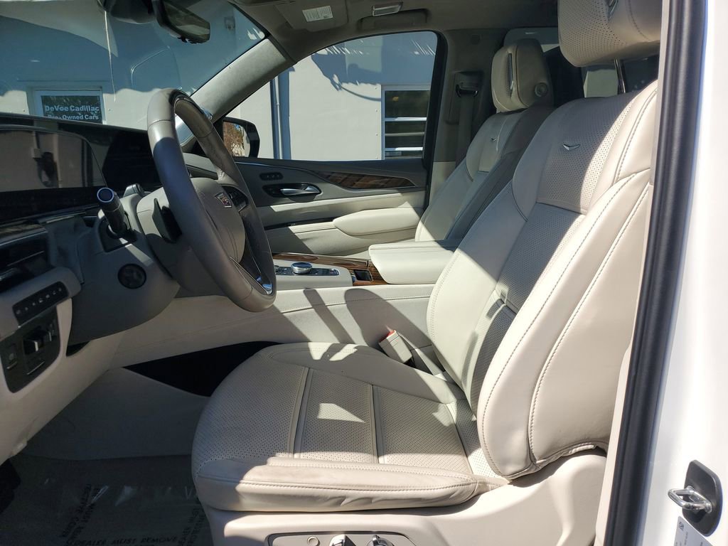 Used 2024 Cadillac Escalade Sport Platinum w/ LPO, ONYX Package image 20