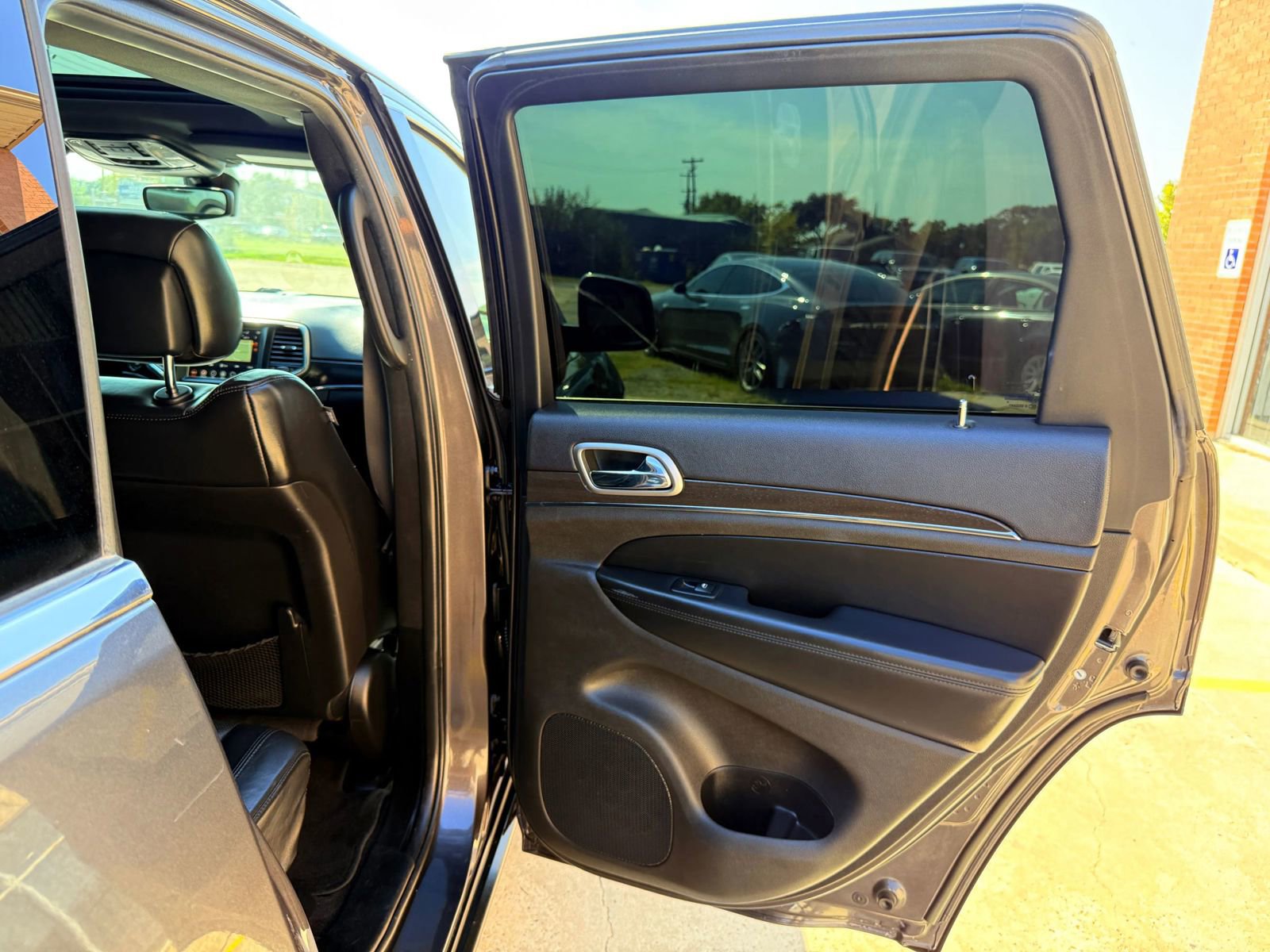 Used 2018 Jeep Grand Cherokee Limited w/ Luxury Group II image 42