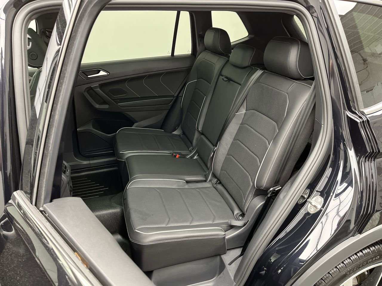Used 2022 Volkswagen Tiguan SEL R-Line AWD/4WD image 13