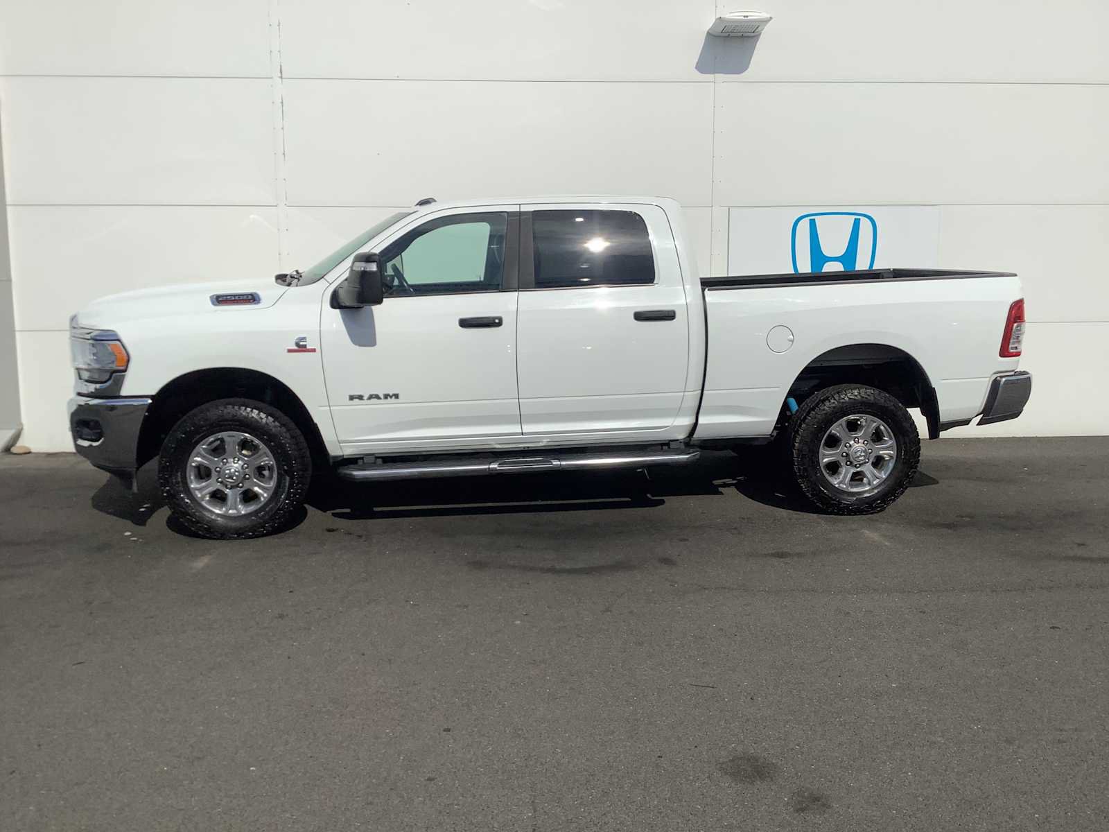 Used 2024 RAM 2500 Big Horn w/ Off Road Package AWD/4WD image 3