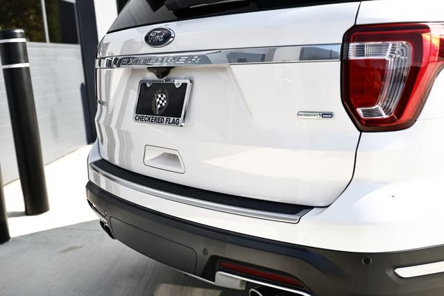 Used 2018 Ford Explorer Platinum AWD/4WD image 9