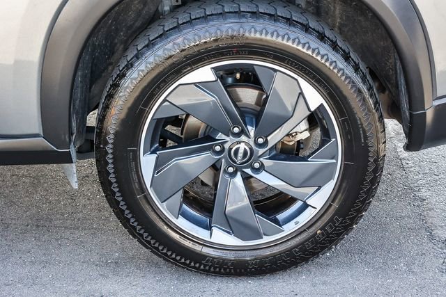Used 2024 Nissan Rogue SV FWD image 8