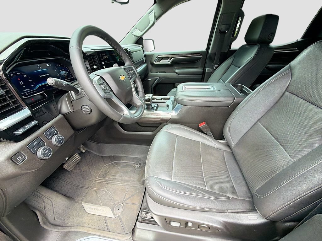 Used 2022 Chevrolet Silverado 1500 LTZ w/ LTZ Premium Package AWD/4WD image 25