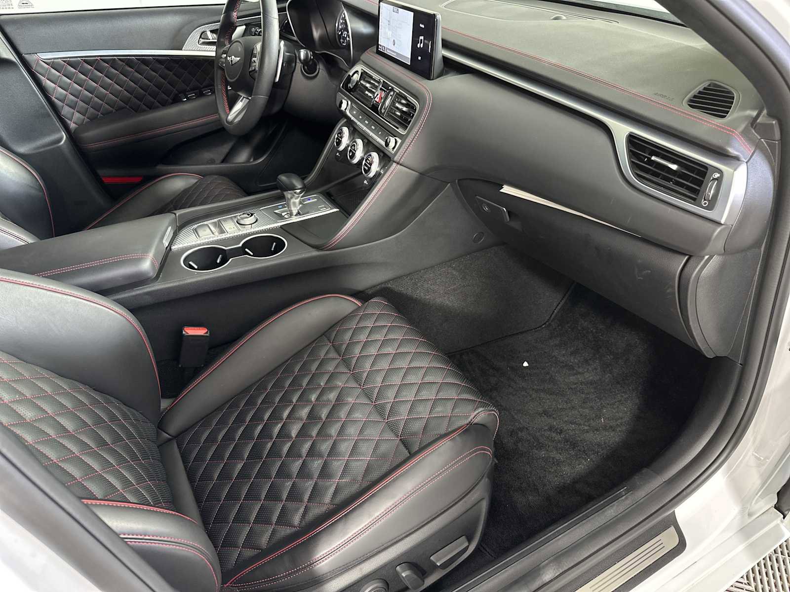 Used 2022 Genesis G70 3.3T image 25