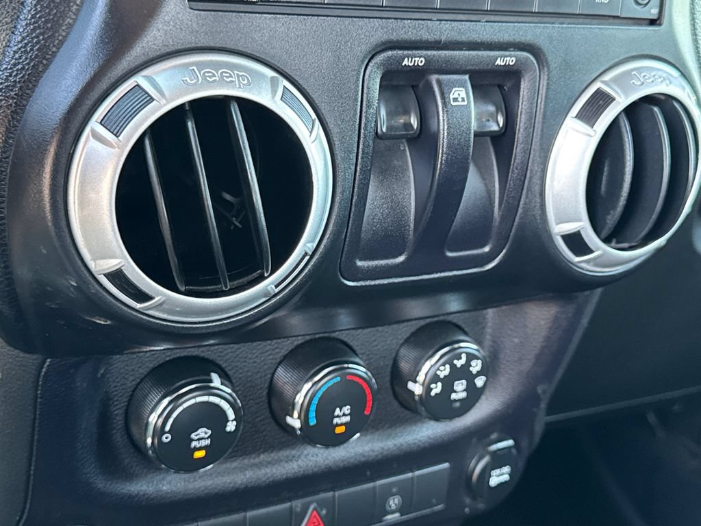 Used 2014 Jeep Wrangler Rubicon w/ Power Convenience Group AWD/4WD image 29