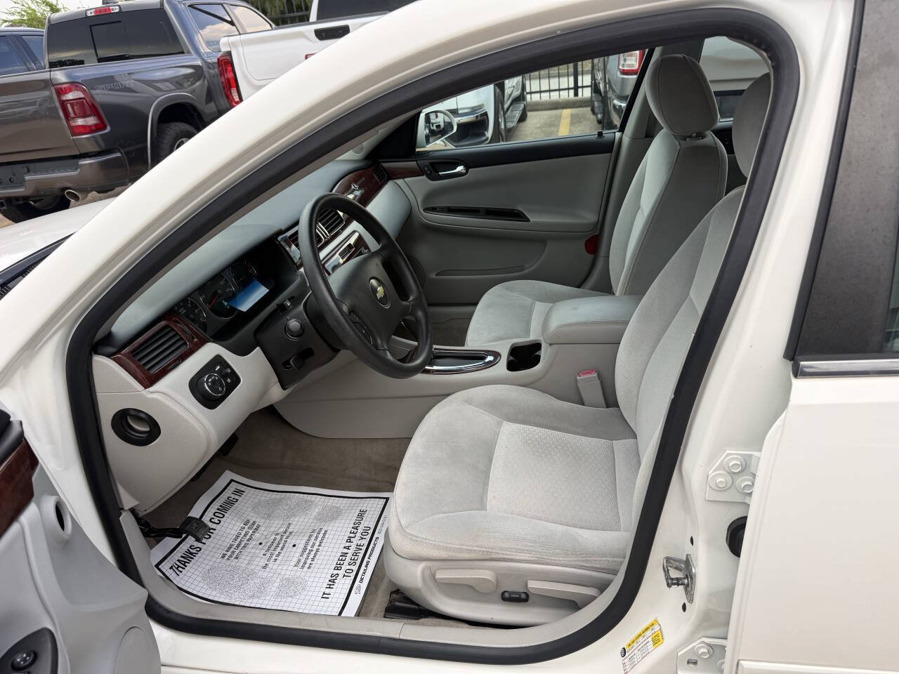 Used 2008 Chevrolet Impala LT FWD image 7