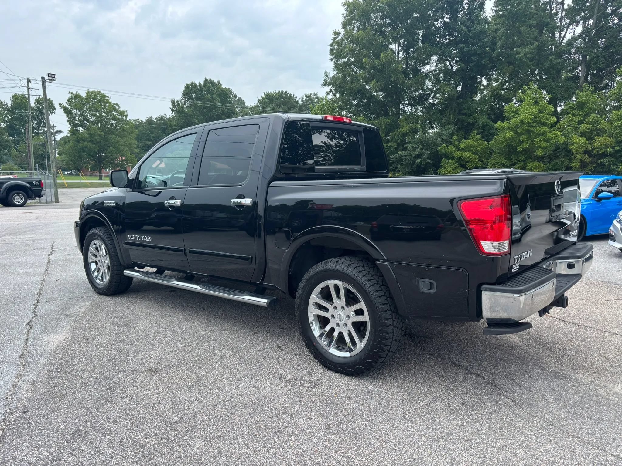 Used 2015 Nissan Titan SL w/ SL Heavy Metal Package AWD/4WD image 7