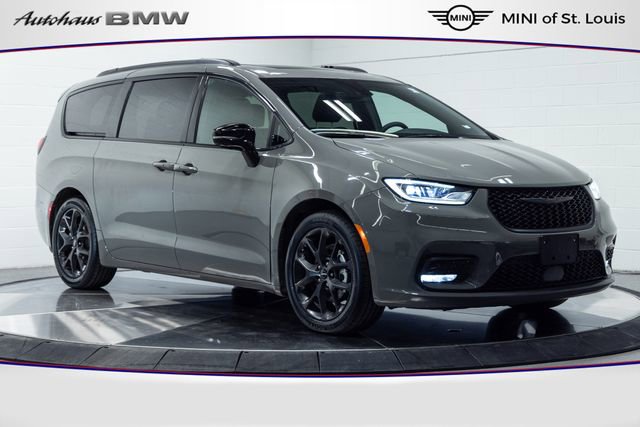 Used 2025 Chrysler Pacifica Limited image 1