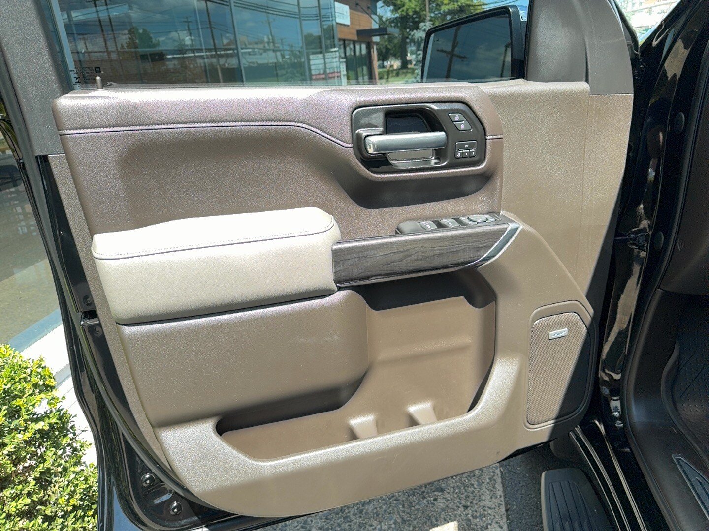 Used 2019 Chevrolet Silverado 1500 LTZ w/ LTZ Plus Package AWD/4WD image 15