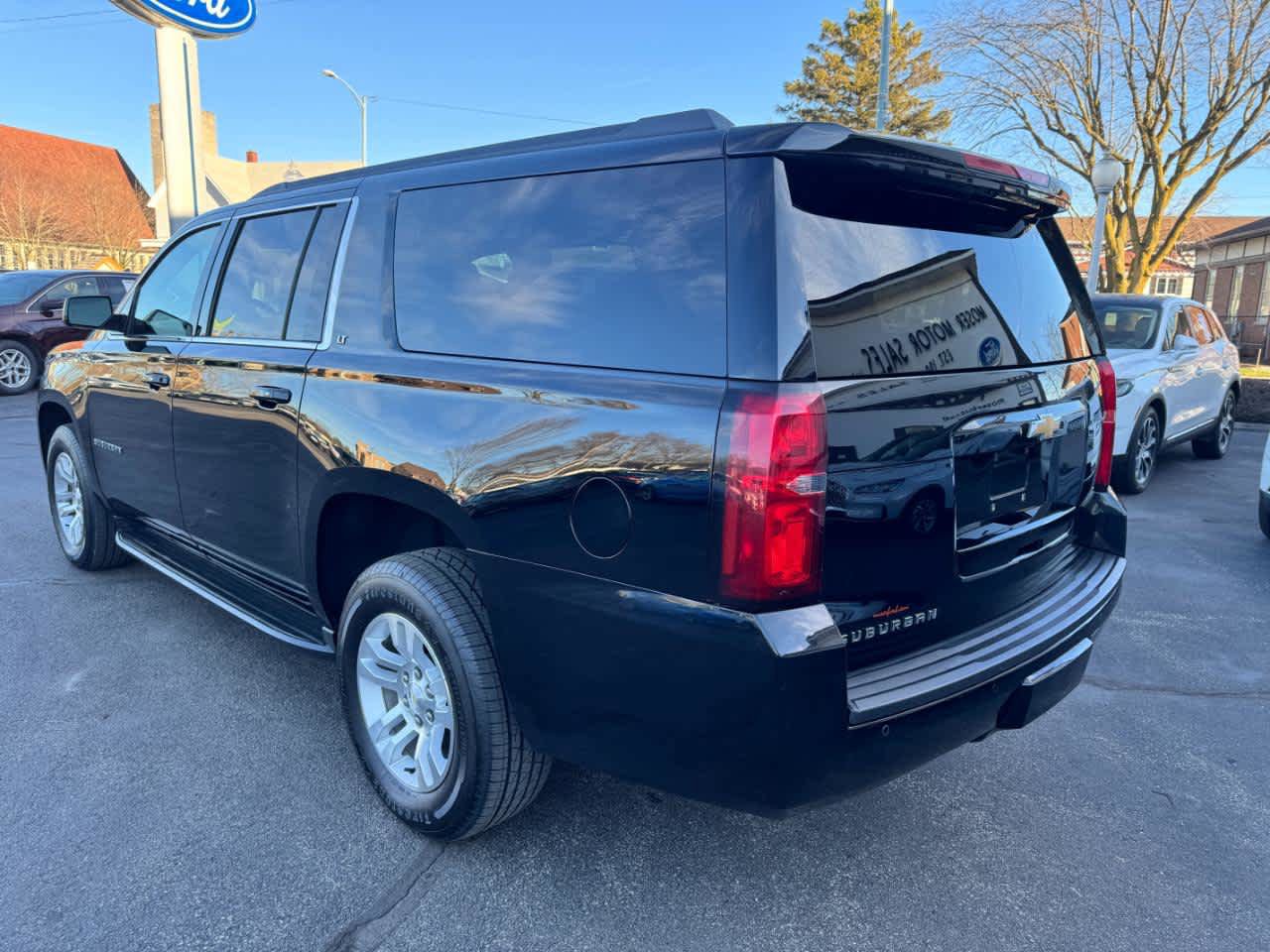 Used 2016 Chevrolet Suburban LT w/ Luxury Package AWD/4WD image 9