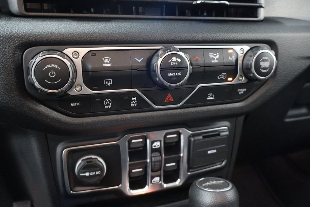 Used 2024 Jeep Gladiator Sport AWD/4WD image 19