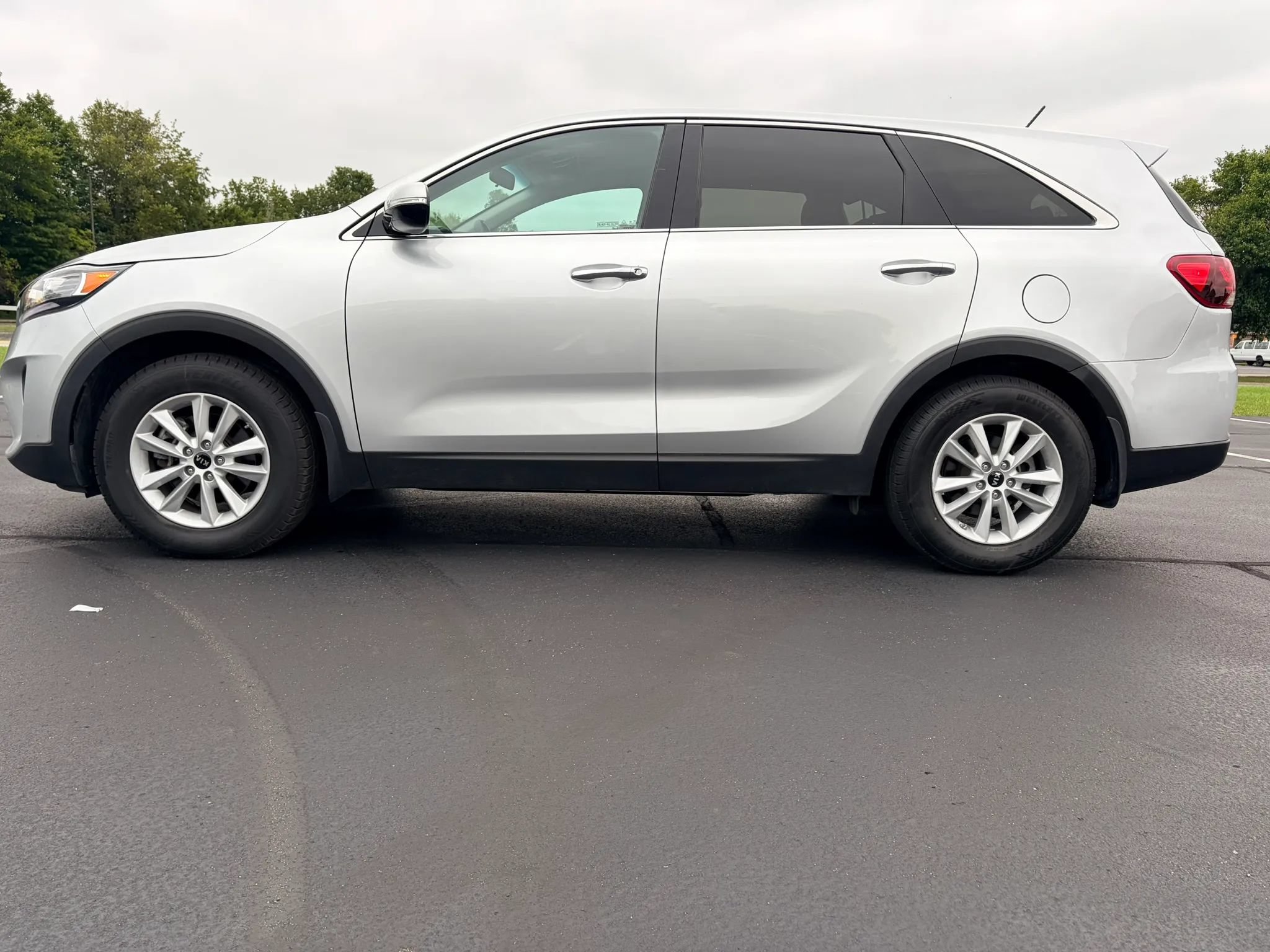 Used 2020 Kia Sorento L FWD image 2