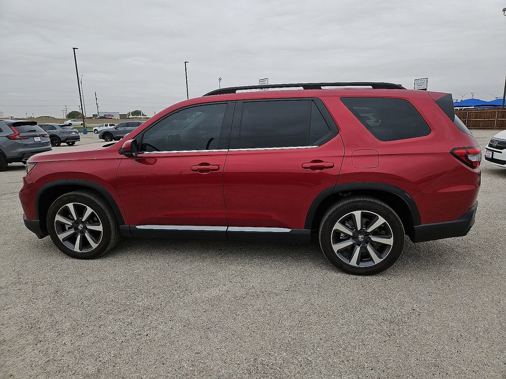 Used 2025 Honda Pilot Elite image 3