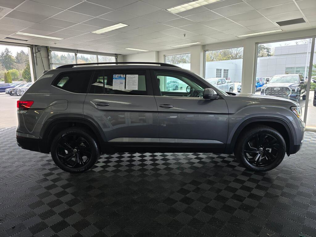 Used 2023 Volkswagen Atlas SE w/ Panoramic Sunroof Package image 3