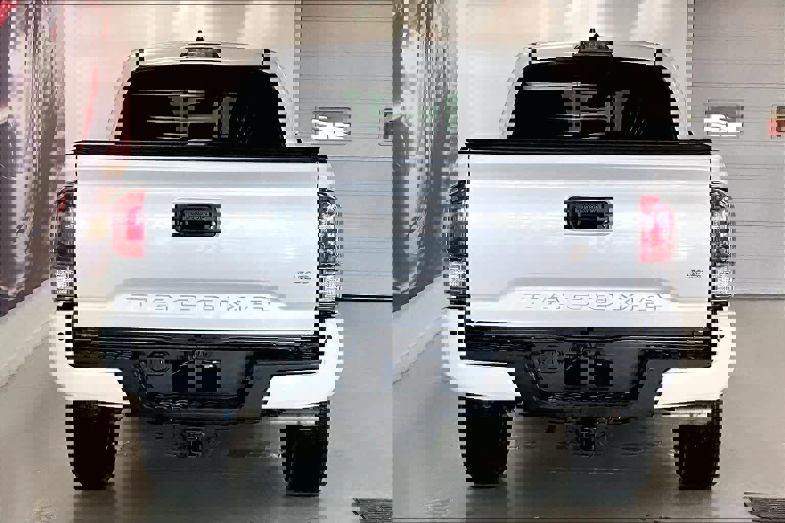 Used 2023 Toyota Tacoma TRD Sport w/ Technology Package image 5