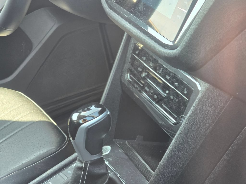 Used 2023 Volkswagen Tiguan SE w/ Panoramic Sunroof Package FWD image 13