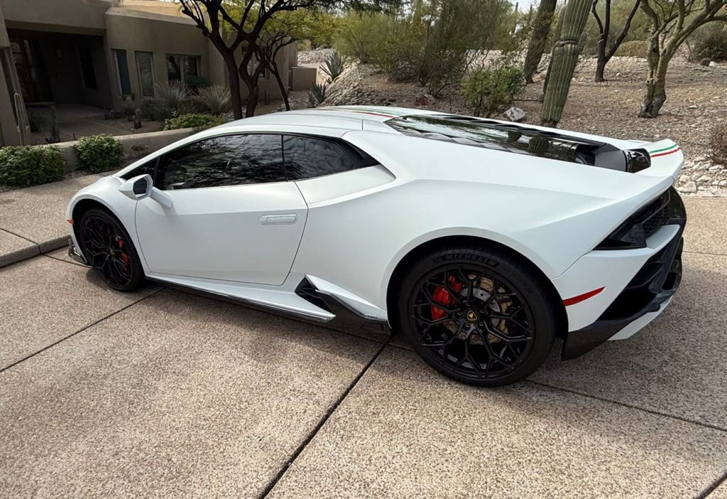 Used 2021 Lamborghini Huracan EVO RWD image 4