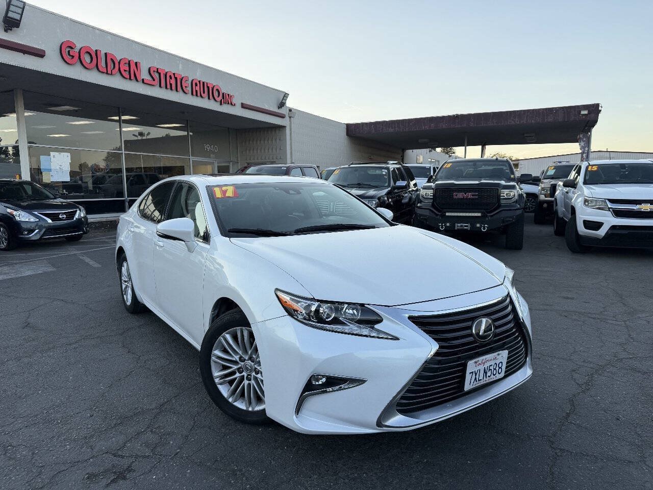 Used 2017 Lexus ES 350 FWD image 2