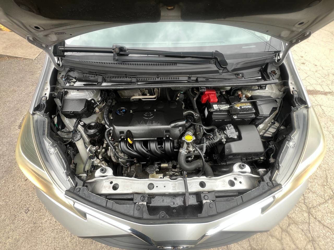 Used 2015 Toyota Yaris L image 30