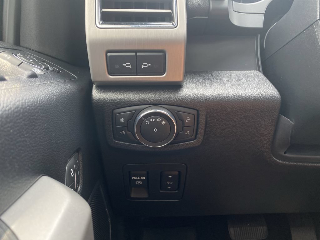 Used 2018 Ford F150 Platinum w/ Equipment Group 701A Luxury AWD/4WD image 39