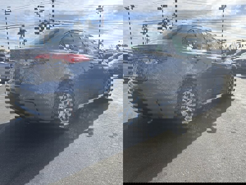Used 2022 Toyota Corolla LE image 6