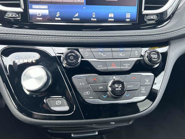 Used 2026 Chrysler Pacifica Select image 31