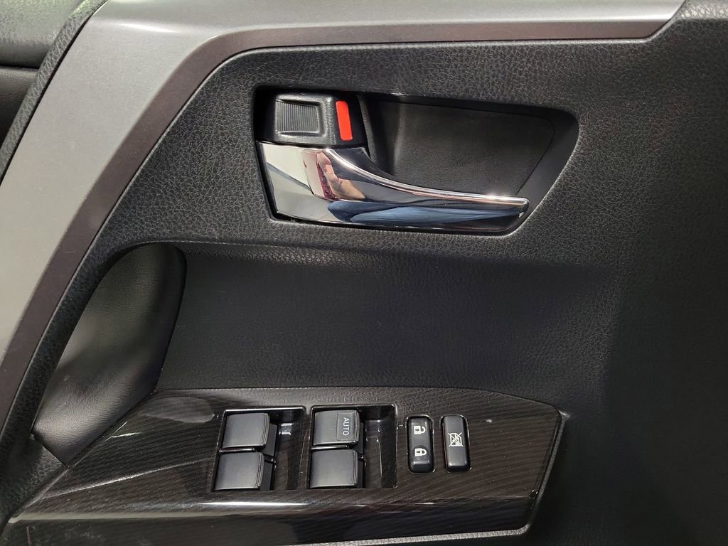Used 2018 Toyota RAV4 SE w/ Power Extra Value Package image 20