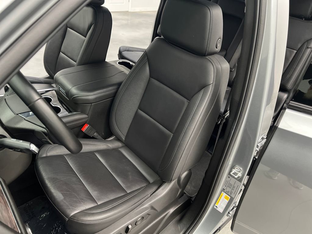 Used 2025 Chevrolet Suburban Z71 AWD/4WD image 9