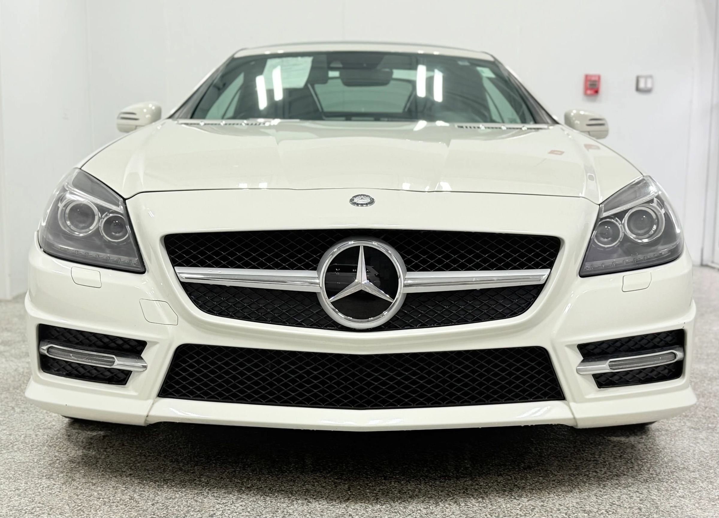 Used 2013 Mercedes-Benz SLK 350 image 2