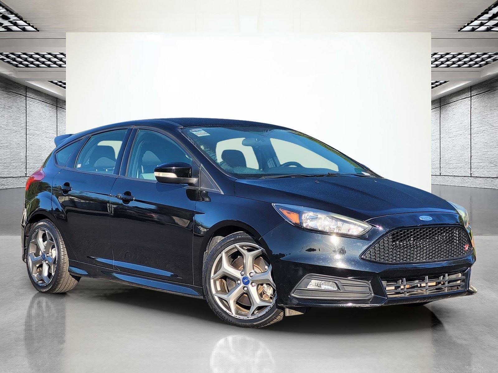 Used 2018 Ford Focus ST image 2
