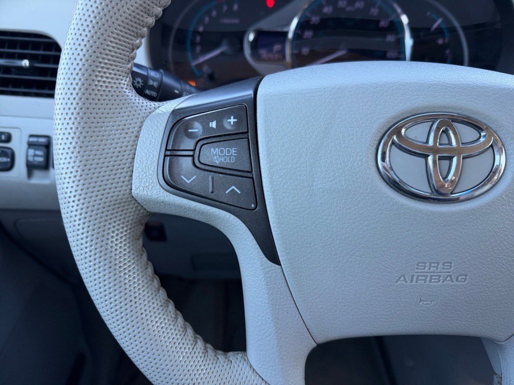 Used 2013 Toyota Sienna XLE image 22