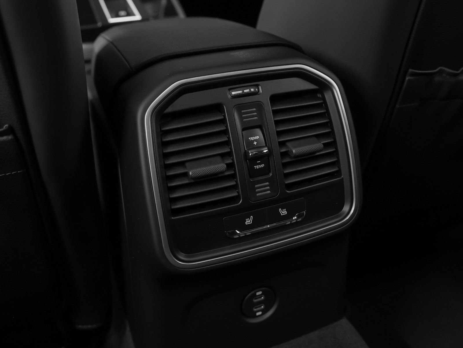 Certified 2026 Porsche Macan AWD/4WD image 39