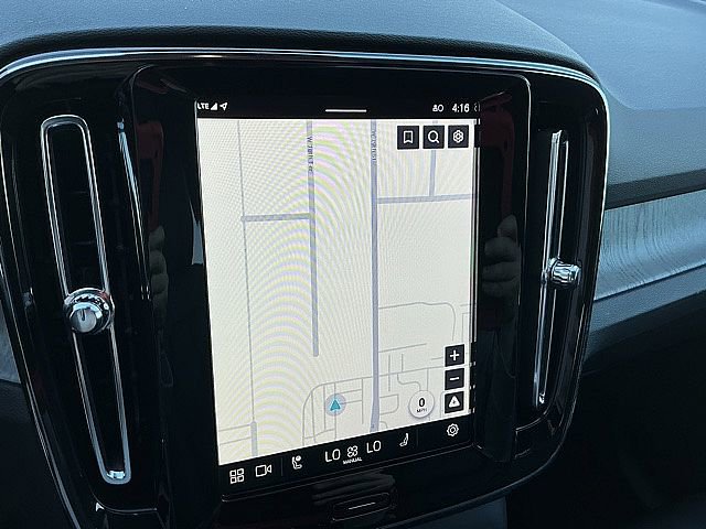 Certified 2025 Volvo XC40 B5 Core image 28