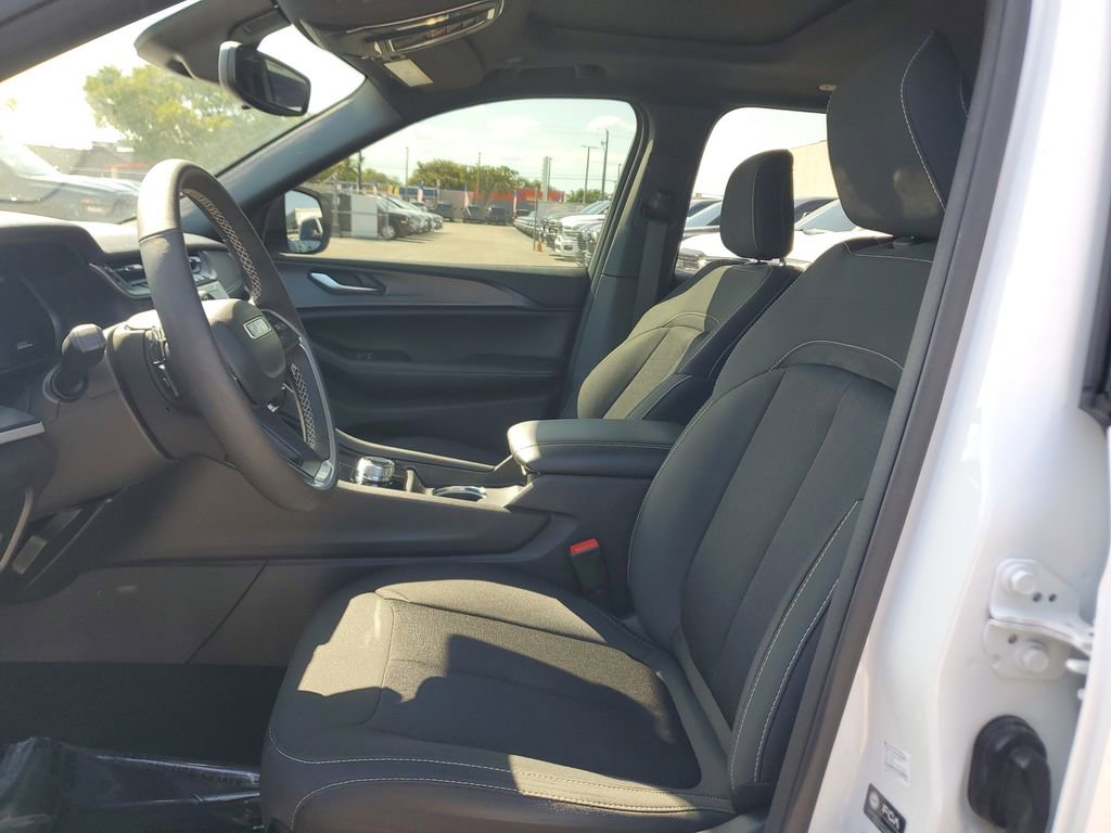 Used 2024 Jeep Grand Cherokee Laredo X w/ Luxury Tech Group I AWD/4WD image 17
