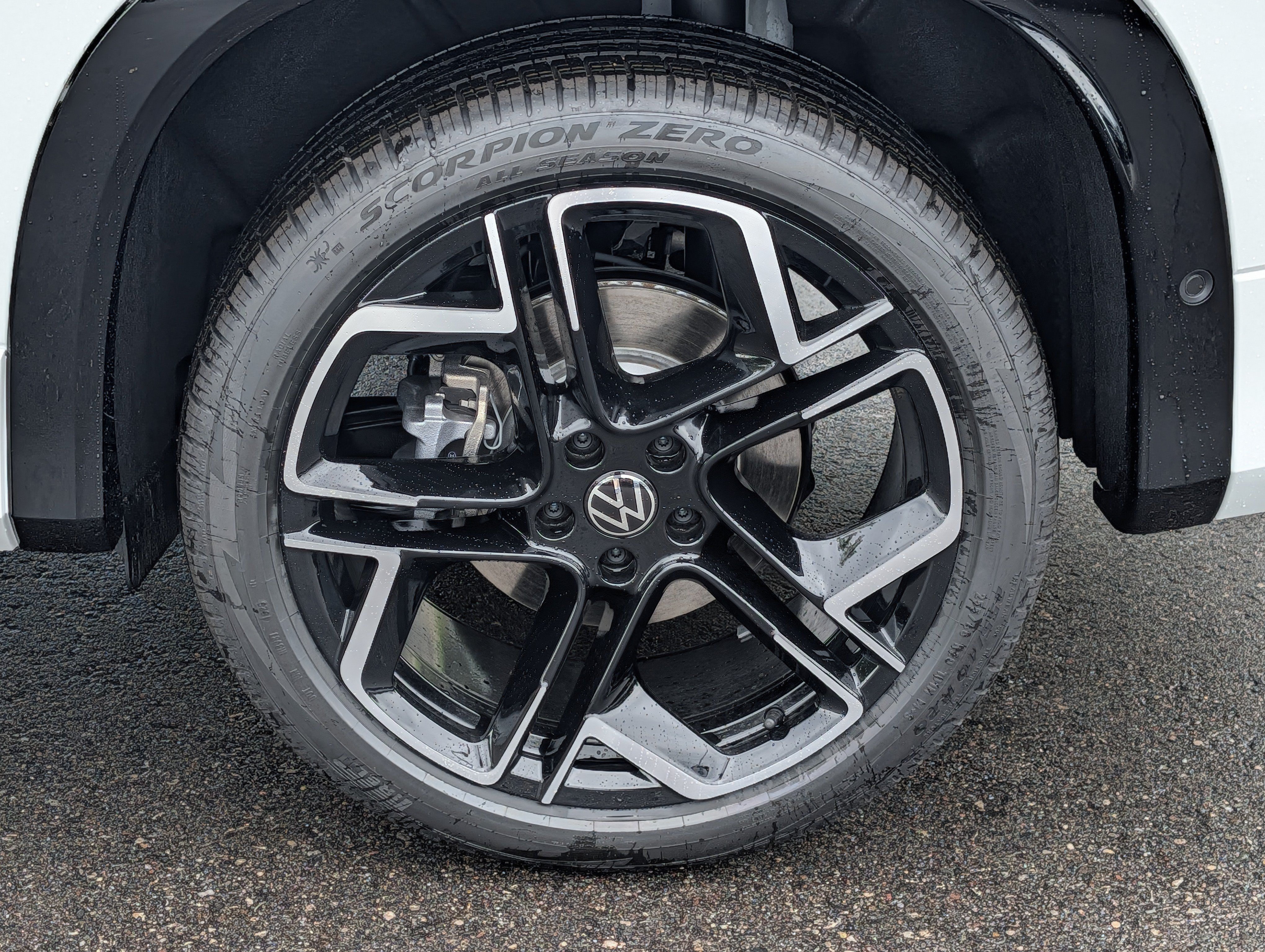 New 2026 Volkswagen Tiguan SEL R-Line AWD/4WD image 5
