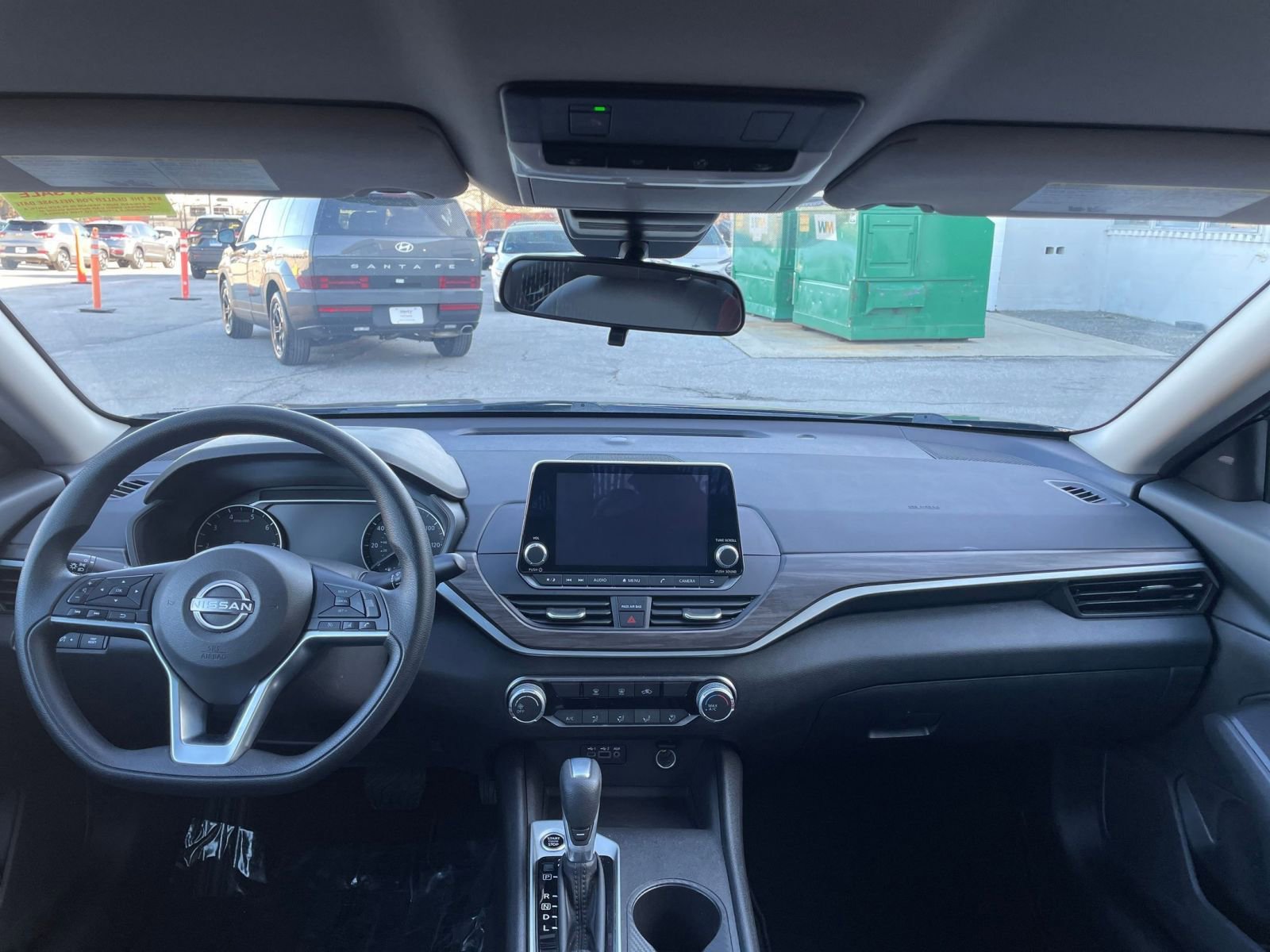 Used 2025 Nissan Altima 2.5 SV image 32