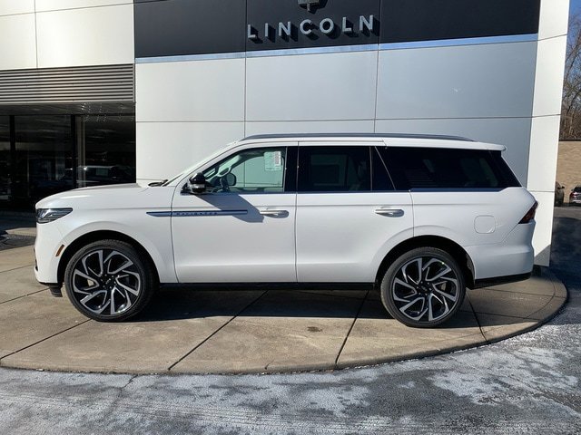 New 2026 Lincoln Navigator Reserve image 9