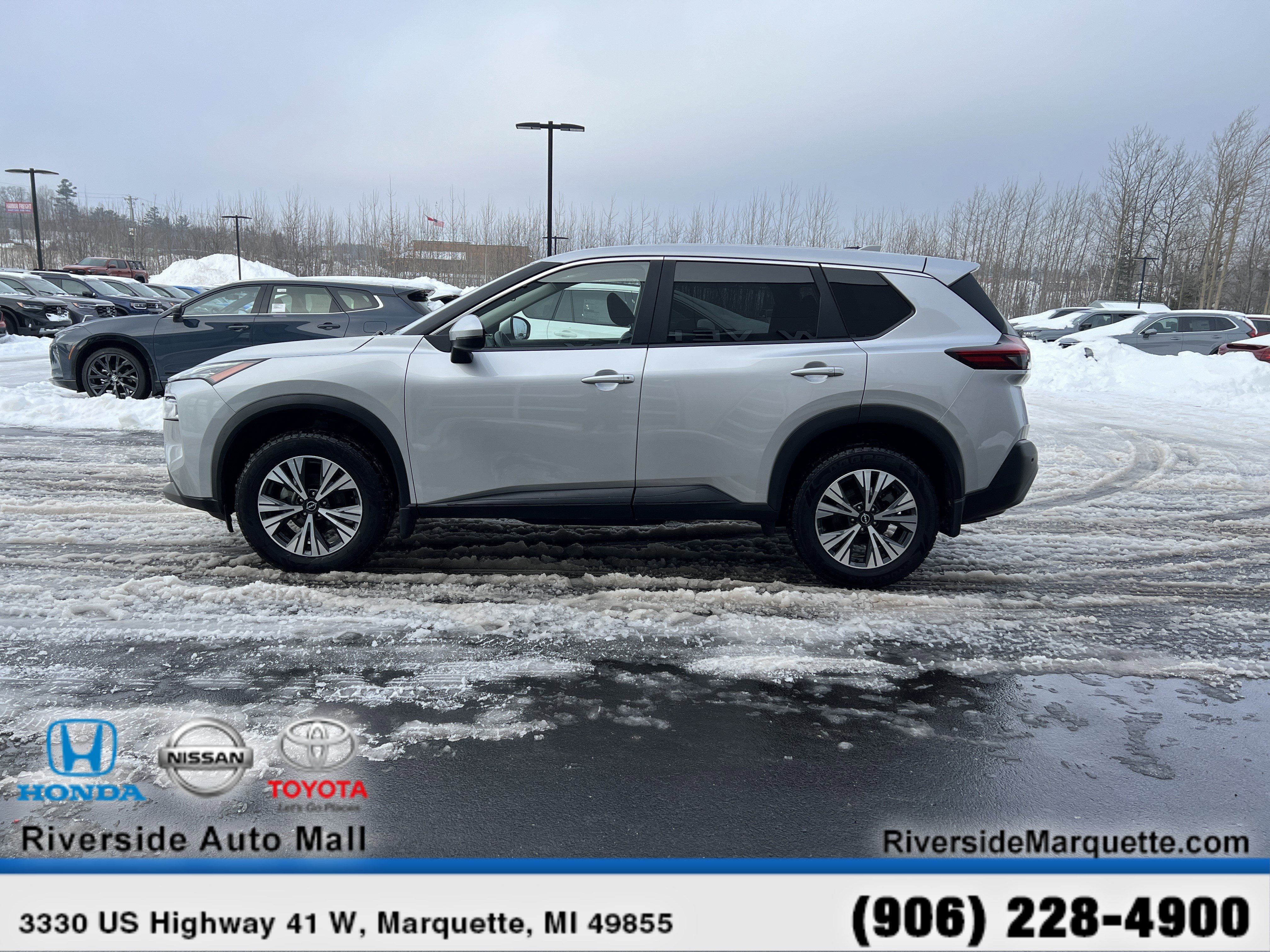 Used 2023 Nissan Rogue SV image 4