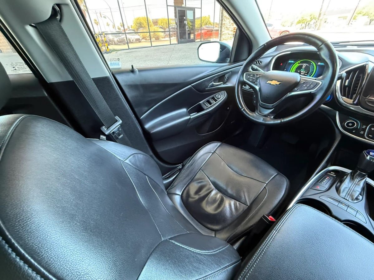 Used 2018 Chevrolet Volt Premier w/ Driver Confidence Package FWD image 46