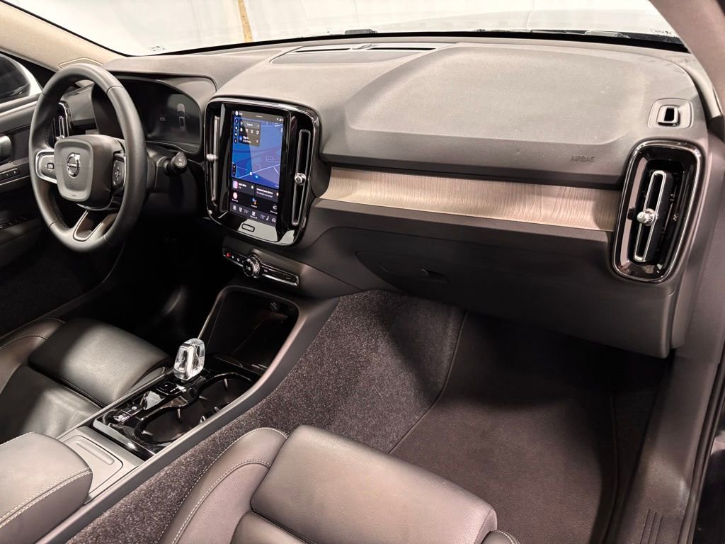 Certified 2025 Volvo XC40 B5 Plus image 16