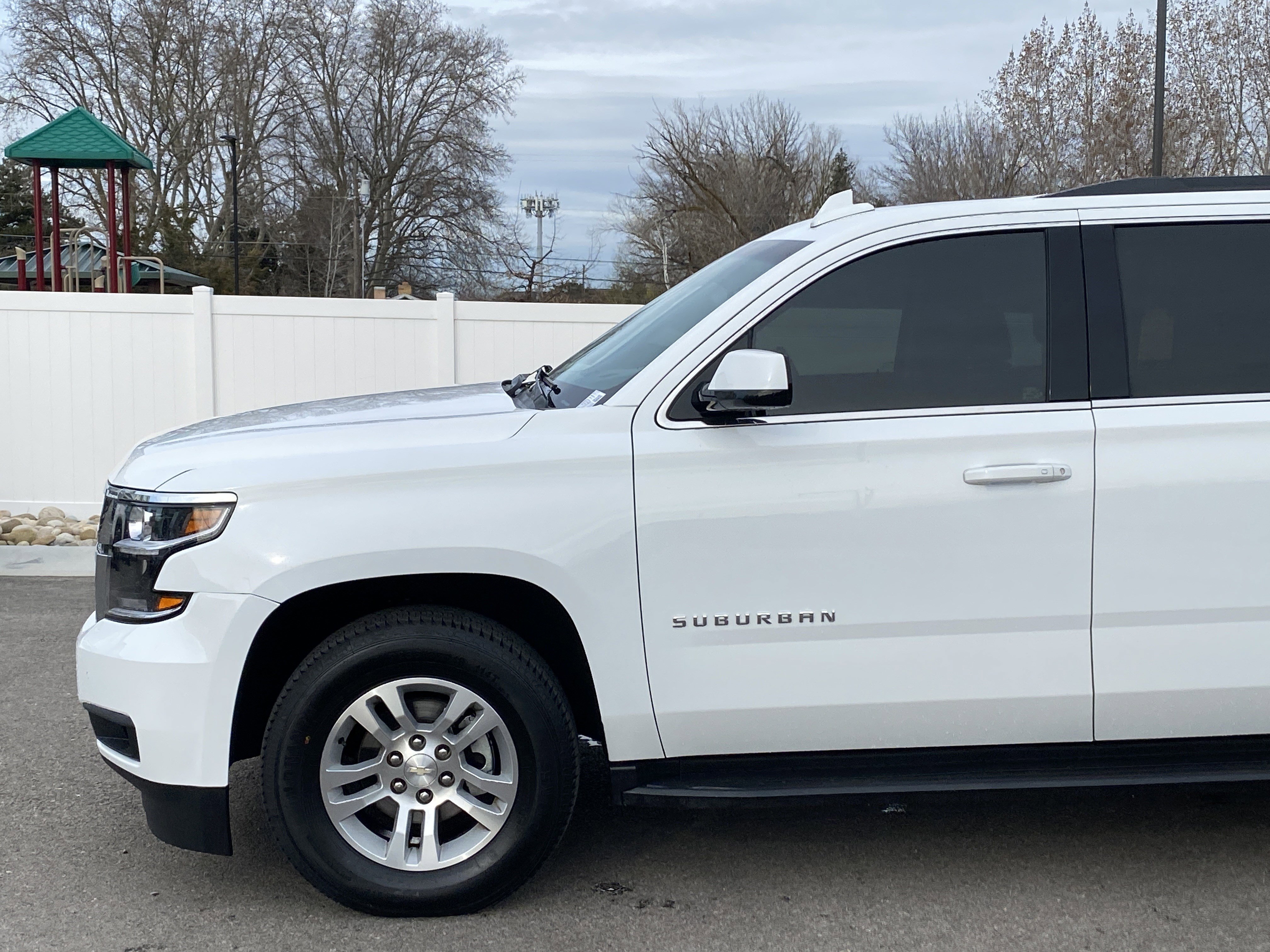 Used 2019 Chevrolet Suburban LT image 2